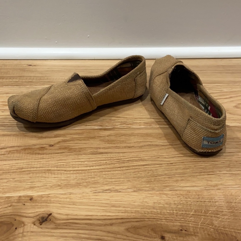 TOMS Burlap Shoe Size 6